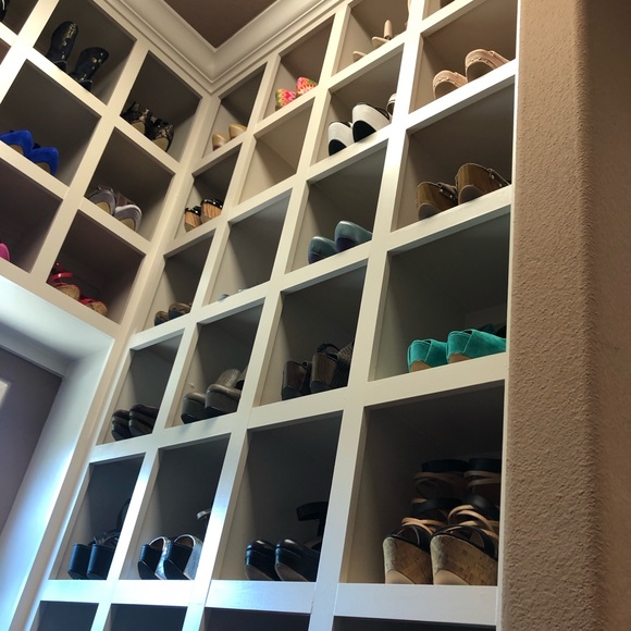 MY GOAL IS TO SELL OUT MY CLOSET BY 2022 - Picture 4 of 11